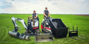 Zahrady snů Daniel Purgert, naše technika,  bobcat E10 se lžícemi šíře 20cm,50cm,100cm, vermeer 600tx,hydraulická lžíce 4v1, dumper a paletizační vidle