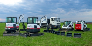 Zahrady snů Daniel Purgert, naše technika, Man  nosnost 12t, nakladač Bobcat t190, Bobcat E50, Bobcat E35