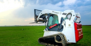 Zahrady snů Daniel Purgert, naše technika, Bobcat T190, paletizační vidle nosnos 18OOkg